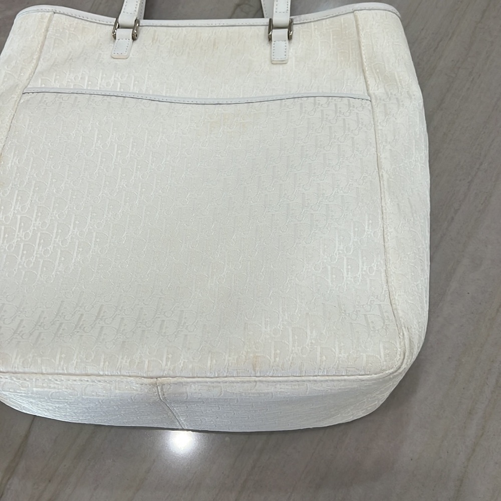 Beautiful Christian Dior tote trotter bag with authenticity card and dust bag - Picture 3 of 9